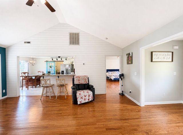 1013 S Tidwell Rd, Bon Aqua, TN 37025