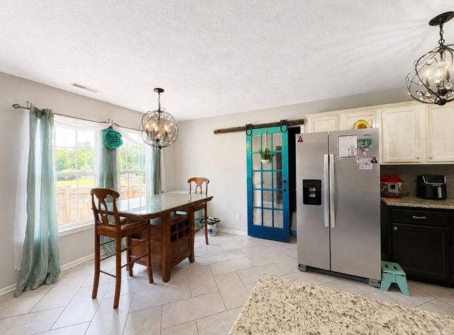 1013 S Tidwell Rd, Bon Aqua, TN 37025