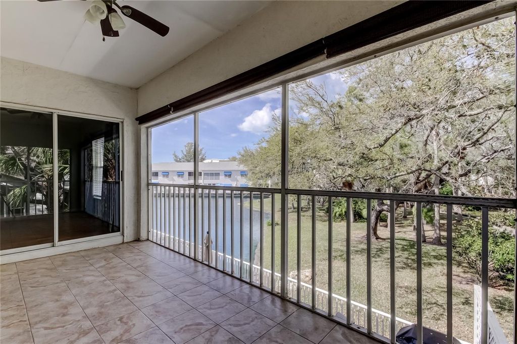 Image 2 of property listing at 11303 SHIPWATCH LANE 1865, Largo, FL 33774