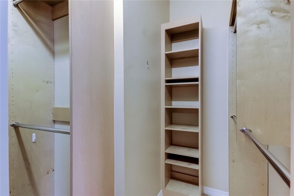 Image 11 of property listing at 11303 SHIPWATCH LANE 1865, Largo, FL 33774