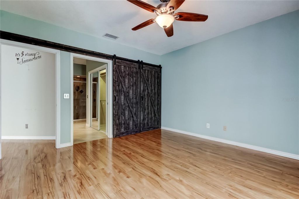 Image 12 of property listing at 11303 SHIPWATCH LANE 1865, Largo, FL 33774