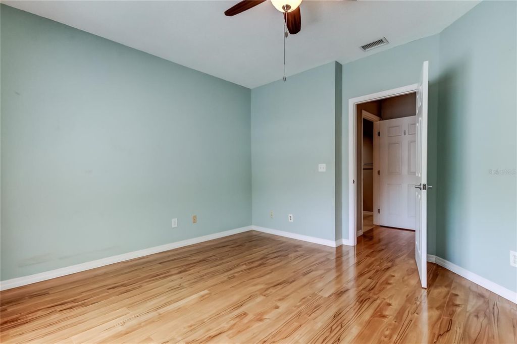 Image 13 of property listing at 11303 SHIPWATCH LANE 1865, Largo, FL 33774