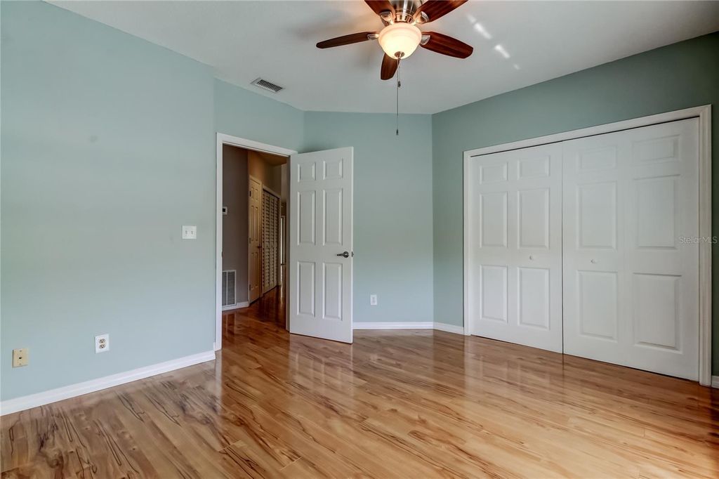 Image 14 of property listing at 11303 SHIPWATCH LANE 1865, Largo, FL 33774