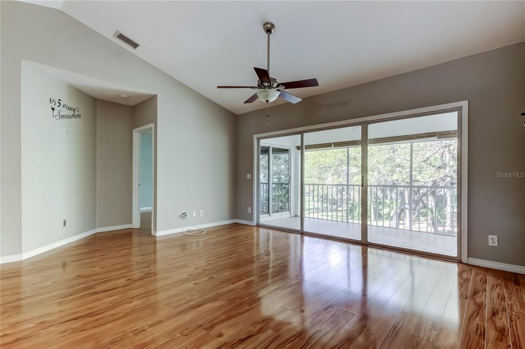 Image 17 of property listing at 11303 SHIPWATCH LANE 1865, Largo, FL 33774