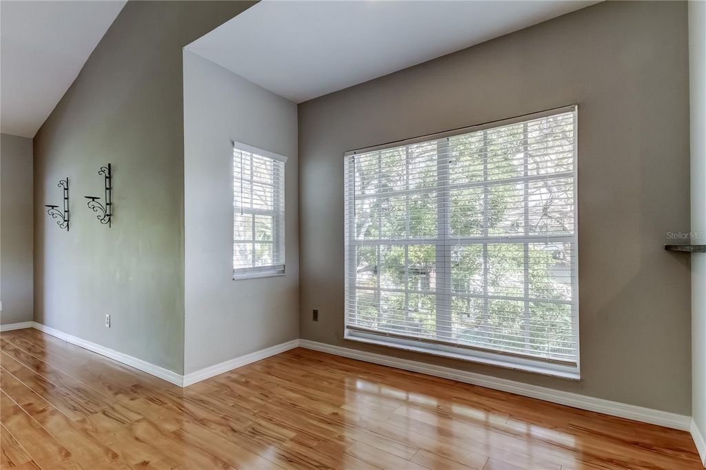 Image 18 of property listing at 11303 SHIPWATCH LANE 1865, Largo, FL 33774