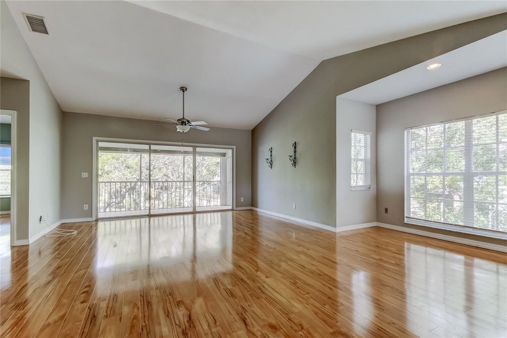 Image 21 of property listing at 11303 SHIPWATCH LANE 1865, Largo, FL 33774