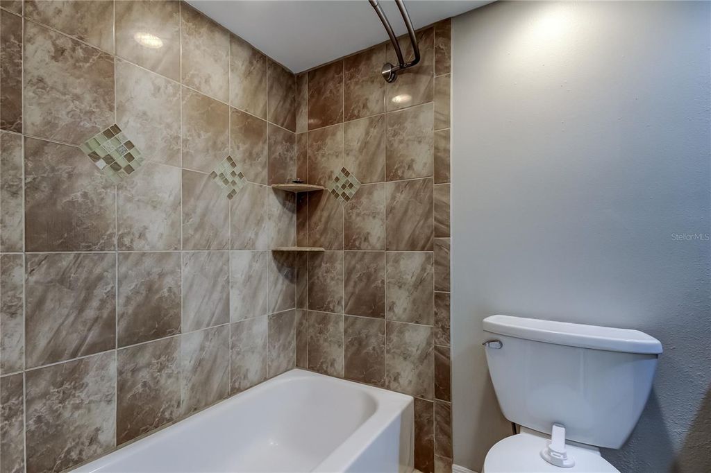 Image 23 of property listing at 11303 SHIPWATCH LANE 1865, Largo, FL 33774