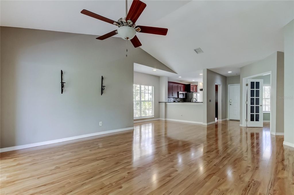 Image 25 of property listing at 11303 SHIPWATCH LANE 1865, Largo, FL 33774