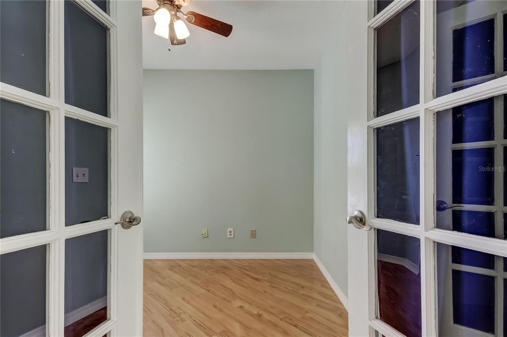 Image 27 of property listing at 11303 SHIPWATCH LANE 1865, Largo, FL 33774