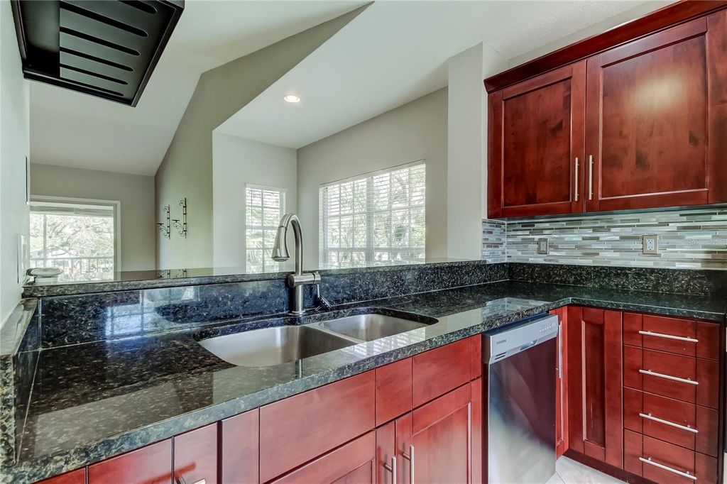 Image 34 of property listing at 11303 SHIPWATCH LANE 1865, Largo, FL 33774