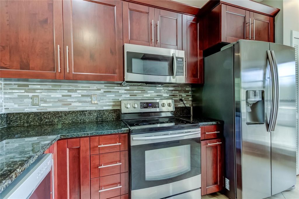 Image 35 of property listing at 11303 SHIPWATCH LANE 1865, Largo, FL 33774