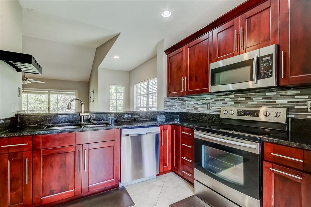 Image 37 of property listing at 11303 SHIPWATCH LANE 1865, Largo, FL 33774