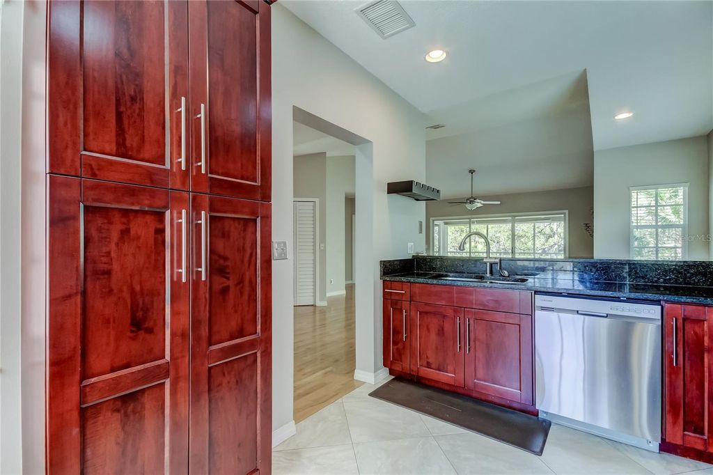 Image 39 of property listing at 11303 SHIPWATCH LANE 1865, Largo, FL 33774