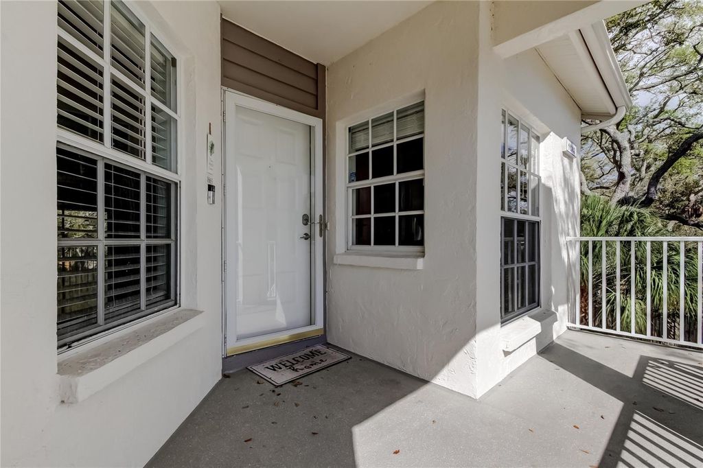 Image 45 of property listing at 11303 SHIPWATCH LANE 1865, Largo, FL 33774