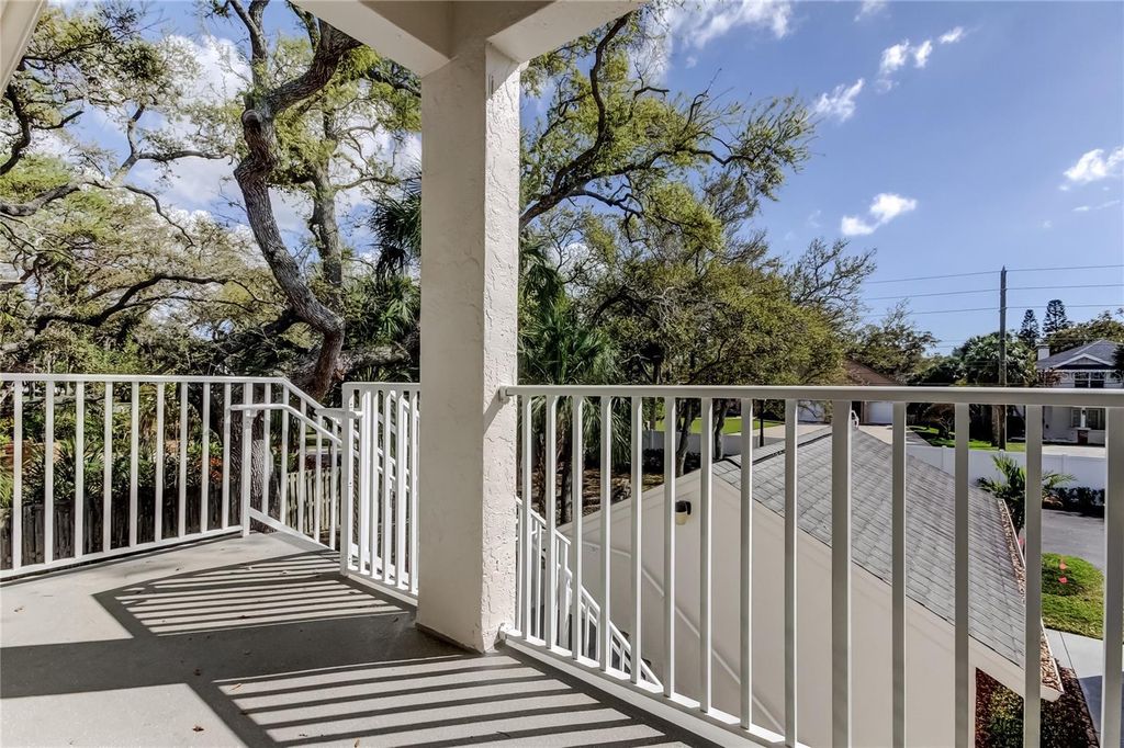 Image 46 of property listing at 11303 SHIPWATCH LANE 1865, Largo, FL 33774