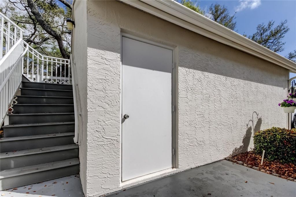 Image 47 of property listing at 11303 SHIPWATCH LANE 1865, Largo, FL 33774