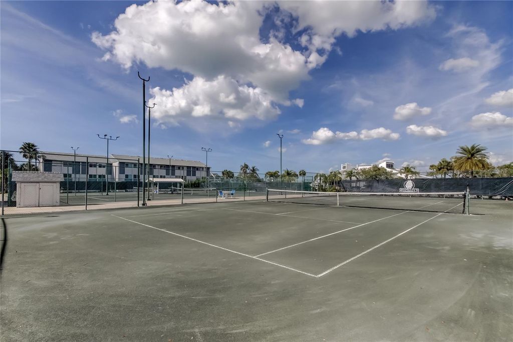 Image 48 of property listing at 11303 SHIPWATCH LANE 1865, Largo, FL 33774