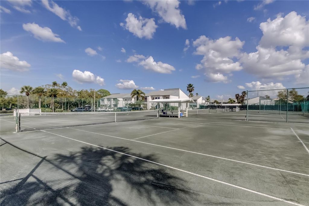 Image 50 of property listing at 11303 SHIPWATCH LANE 1865, Largo, FL 33774