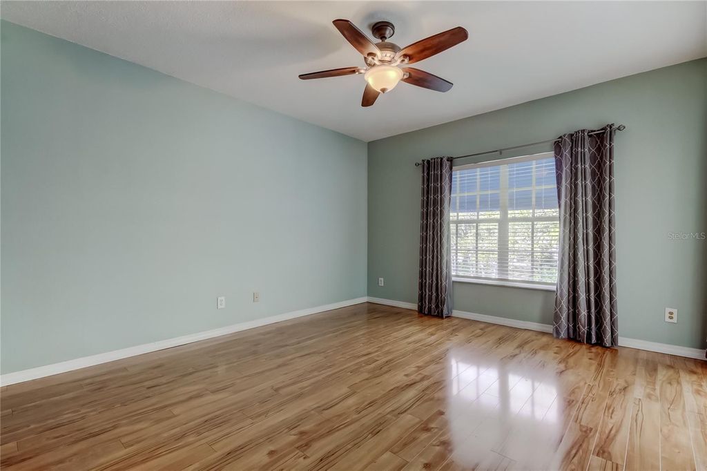 Image 6 of property listing at 11303 SHIPWATCH LANE 1865, Largo, FL 33774