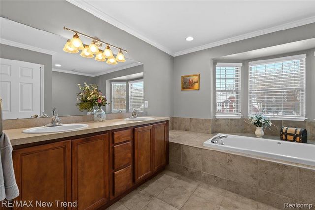 10288 Brunswick Drive, Green Oak Township, MI 48178