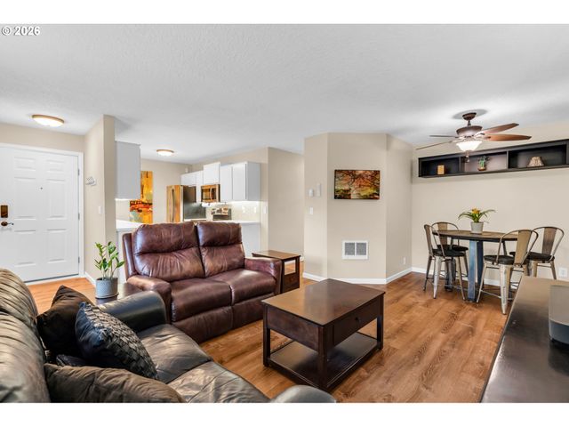 1040 COLUMBIA RIDGE Dr 22, Vancouver, WA 98664
