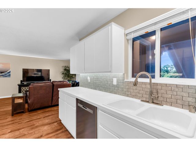 1040 COLUMBIA RIDGE Dr 22, Vancouver, WA 98664