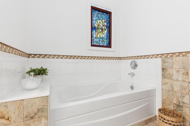 147 Pond View Drive, Port Washington, NY 11050