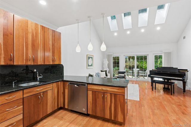 147 Pond View Drive, Port Washington, NY 11050