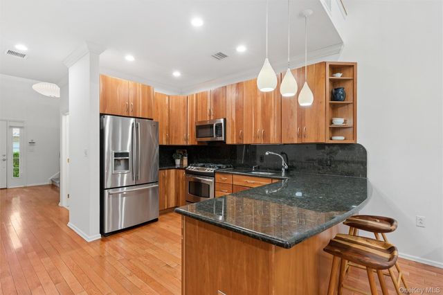147 Pond View Drive, Port Washington, NY 11050