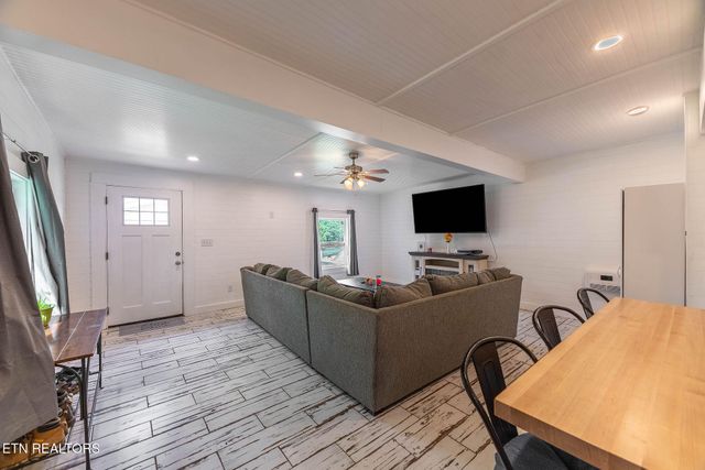 165 Tucker Lane, Lenoir City, TN 37771