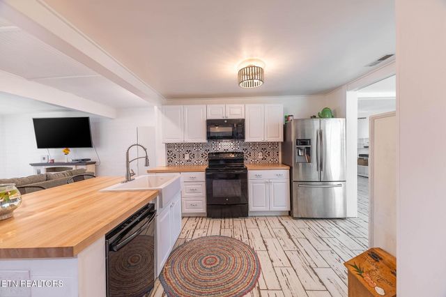 165 Tucker Lane, Lenoir City, TN 37771