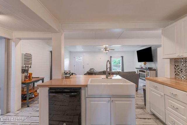 165 Tucker Lane, Lenoir City, TN 37771