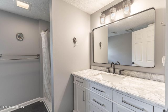 165 Tucker Lane, Lenoir City, TN 37771