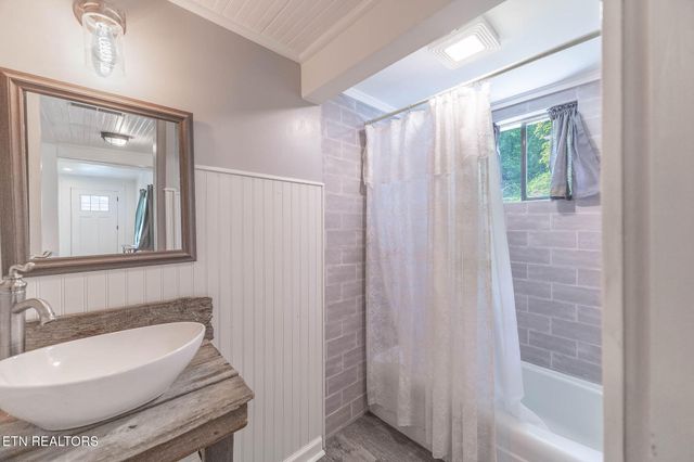 165 Tucker Lane, Lenoir City, TN 37771