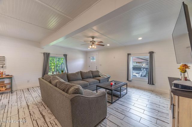 165 Tucker Lane, Lenoir City, TN 37771