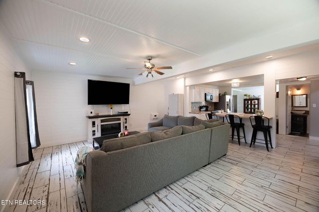 165 Tucker Lane, Lenoir City, TN 37771