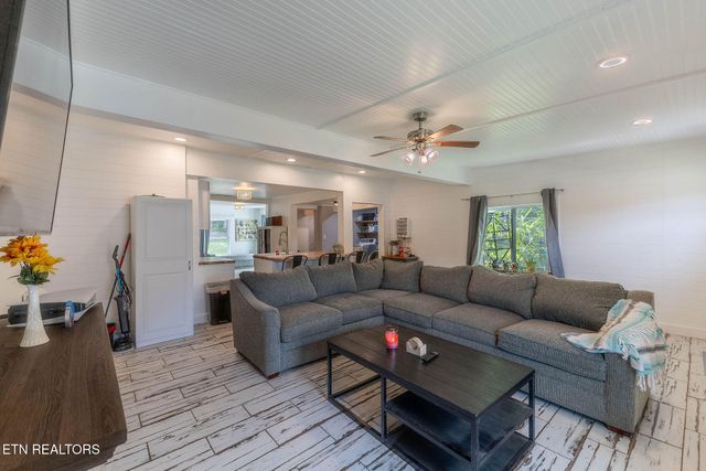 165 Tucker Lane, Lenoir City, TN 37771