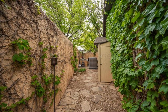 14 WINDWOOD Place, Canyon, TX 79015
