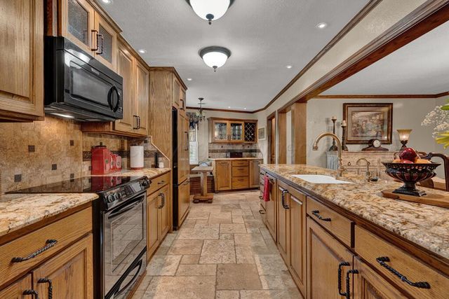 14 WINDWOOD Place, Canyon, TX 79015