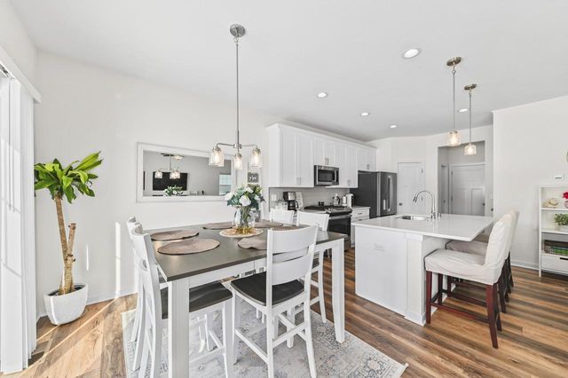 W73N1165 Augusta LANE, Cedarburg, WI 53012