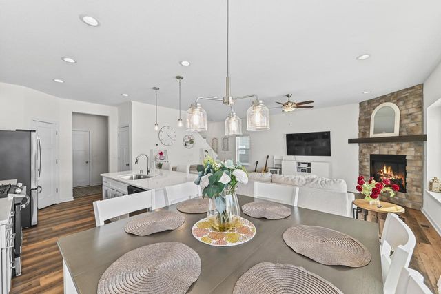 W73N1165 Augusta LANE, Cedarburg, WI 53012