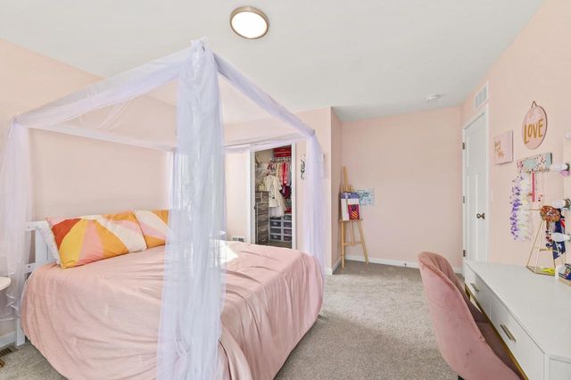 W73N1165 Augusta LANE, Cedarburg, WI 53012