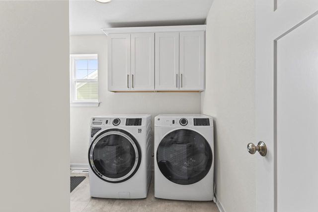 W73N1165 Augusta LANE, Cedarburg, WI 53012