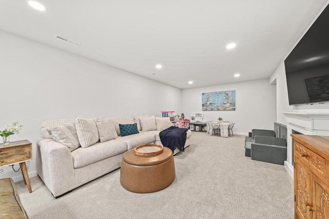 W73N1165 Augusta LANE, Cedarburg, WI 53012