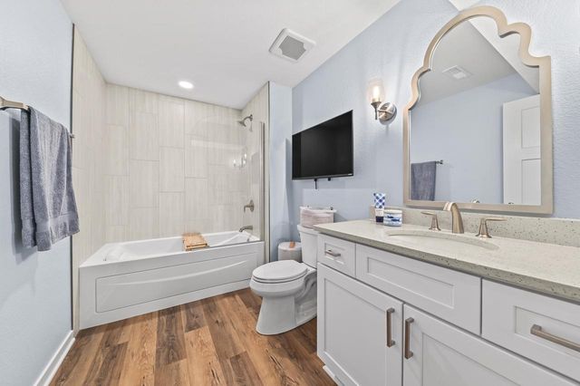 W73N1165 Augusta LANE, Cedarburg, WI 53012