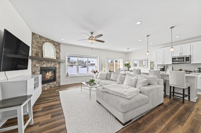 W73N1165 Augusta LANE, Cedarburg, WI 53012