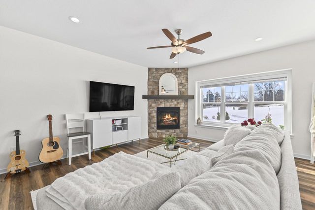 W73N1165 Augusta LANE, Cedarburg, WI 53012