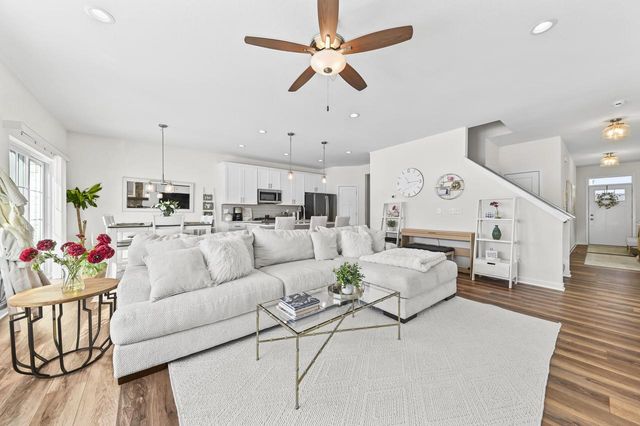 W73N1165 Augusta LANE, Cedarburg, WI 53012