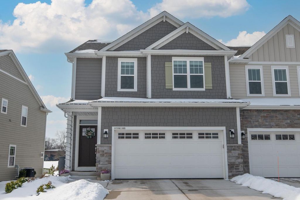 W73N1165 Augusta LANE, Cedarburg, WI 53012