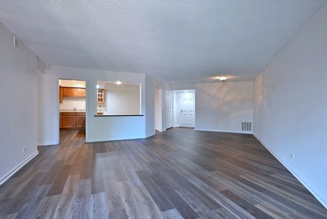 706 Waukegan Road C203, Glenview, IL 60025